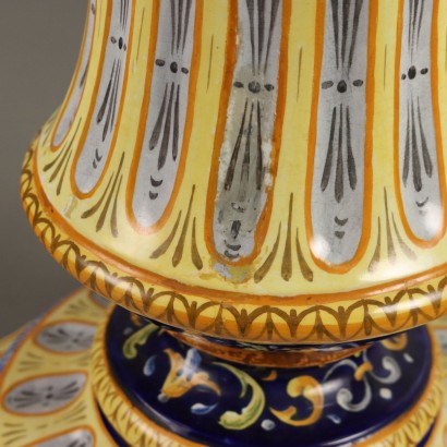 Colonna con Vaso in Maiolica Neorinascim