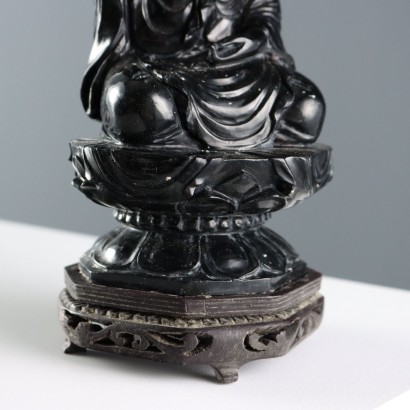 Guanyin in Pietra Scura