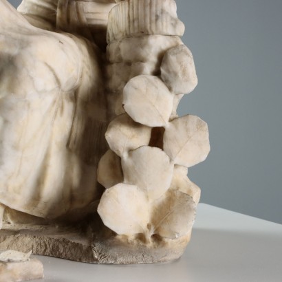 Giovane Donna al Pozzo Scultura in Mar