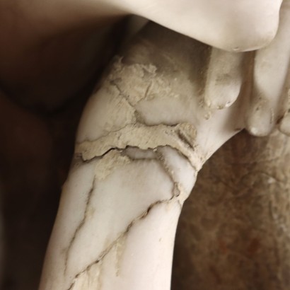 Giovane Donna al Pozzo Scultura in Mar