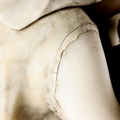 Giovane Donna al Pozzo Scultura in Mar