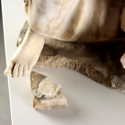 Giovane Donna al Pozzo Scultura in Mar