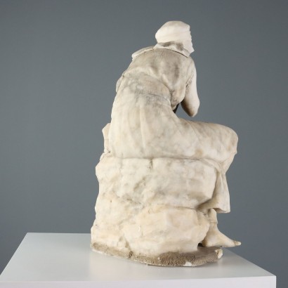 Giovane Donna al Pozzo Scultura in Mar