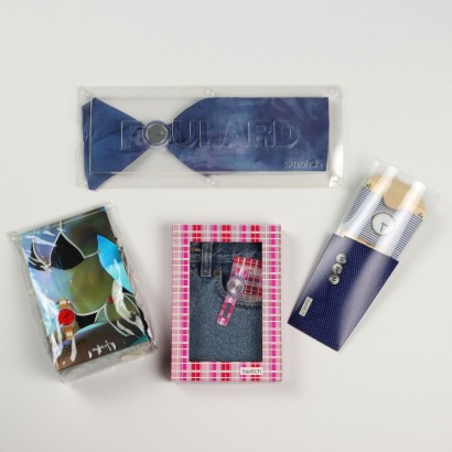 Gruppo di Quattro Swatch Tema Accessori Moda