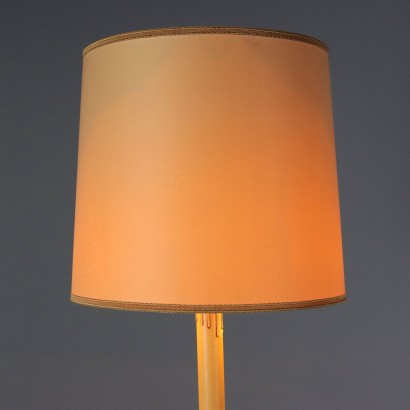 Lámpara de pie, Lámpara de pie de estilo neoclásico