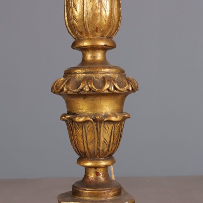 Lámpara de pie, Lámpara de pie de estilo neoclásico