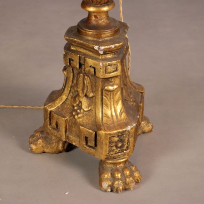 Lámpara de pie, Lámpara de pie de estilo neoclásico