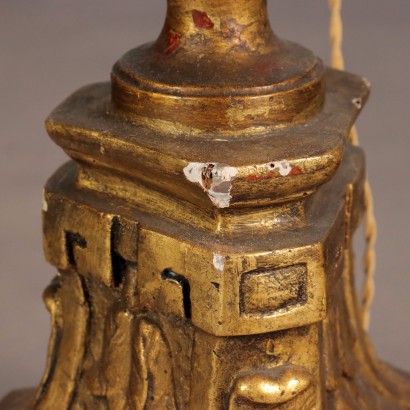 Lámpara de pie, Lámpara de pie de estilo neoclásico