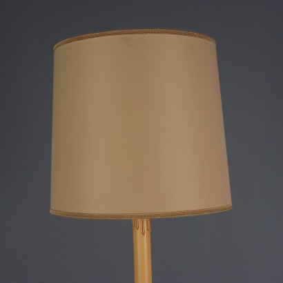 Lámpara de pie, Lámpara de pie de estilo neoclásico