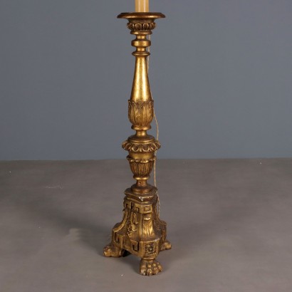 Lámpara de pie, Lámpara de pie de estilo neoclásico