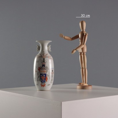 Vaso in Porcellana con Motivo Dipinto