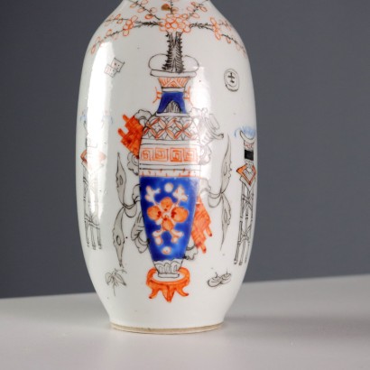 Vaso in Porcellana con Motivo Dipinto