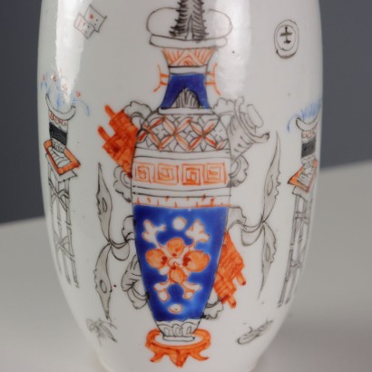Vaso in Porcellana con Motivo Dipinto