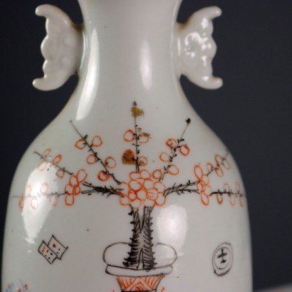 Vaso in Porcellana con Motivo Dipinto