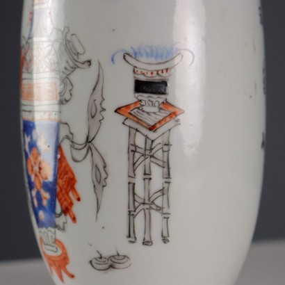 Vaso in Porcellana con Motivo Dipinto