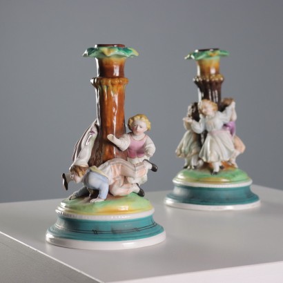 Par de candelabros de porcelana