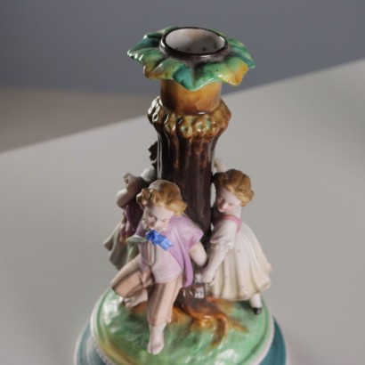 Par de candelabros de porcelana