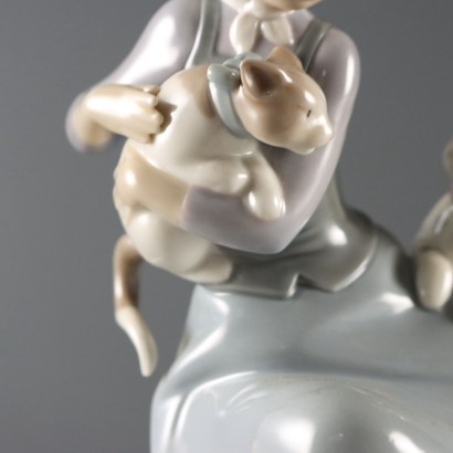 Ragazza con Gatto e Cucciolo in Porcel