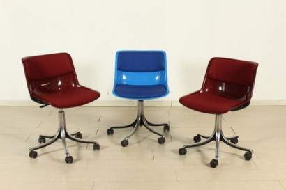 Tecno Office chairs, three chairs, shell in polyamide, aluminium base, good condition
