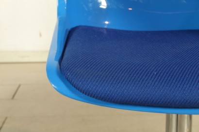 Tecno Office chairs, three chairs, shell in polyamide, aluminium base, good condition