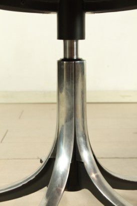 Tecno Office chairs, three chairs, shell in polyamide, aluminium base, good condition