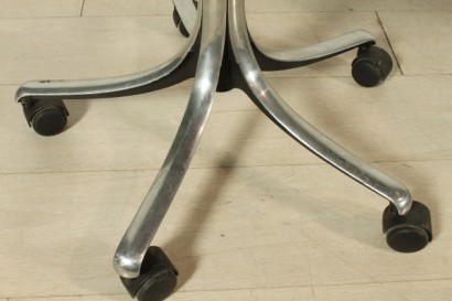 Tecno Office chairs, three chairs, shell in polyamide, aluminium base, good condition