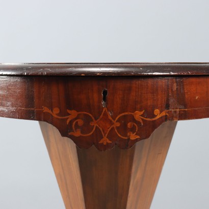 TAVOLINO DA LAVORO,Tavolino da Cucito in Noce