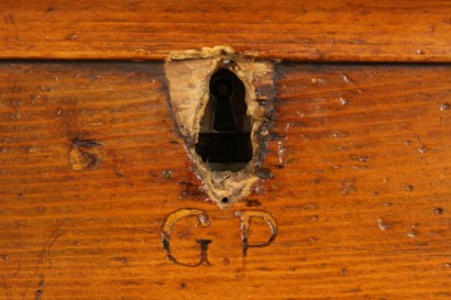 Dresser, panel tallado, tapa de abeto subterránea, sólido del pino