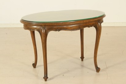 Oval coffee table