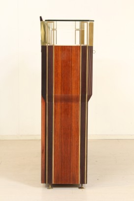 Mobile bar 50 years, elegant, veneered, rosewood, lacquered Interior, mirrors and glass, marble and Crystal, riser and back in wood, brass, good condition