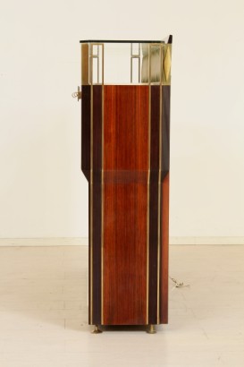 Mobile bar 50 years, elegant, veneered, rosewood, lacquered Interior, mirrors and glass, marble and Crystal, riser and back in wood, brass, good condition