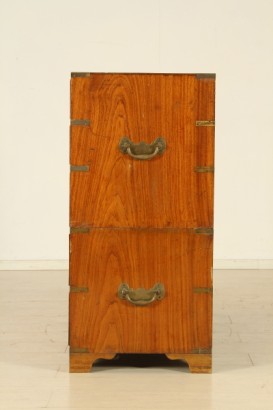 Dresser marina, two bodies, bracket feet, eight drawers, retractable, front flips, three small drawers, door, leather inserts, side handles, original fittings