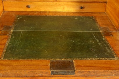 Dresser marina, two bodies, bracket feet, eight drawers, retractable, front flips, three small drawers, door, leather inserts, side handles, original fittings