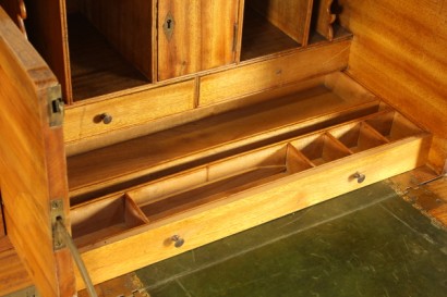 Dresser marina, two bodies, bracket feet, eight drawers, retractable, front flips, three small drawers, door, leather inserts, side handles, original fittings