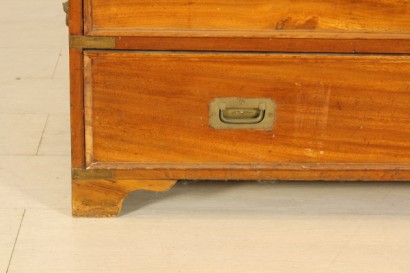 Dresser marina, two bodies, bracket feet, eight drawers, retractable, front flips, three small drawers, door, leather inserts, side handles, original fittings