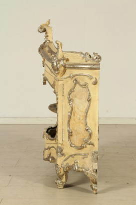 Teca antica, linea mossa, piedi mossi, fronte sagomato, intagliata, rilaccata