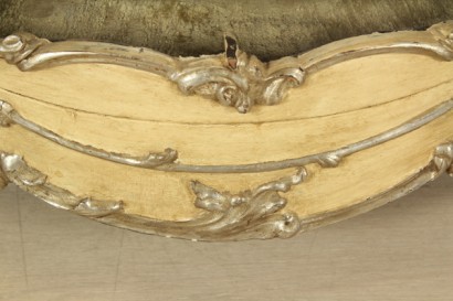 Teca antica, linea mossa, piedi mossi, fronte sagomato, intagliata, rilaccata