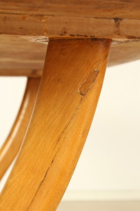 Tavolo anni 50, struttura in legno, legno di faggio, ricoperto in formica, buone condizioni