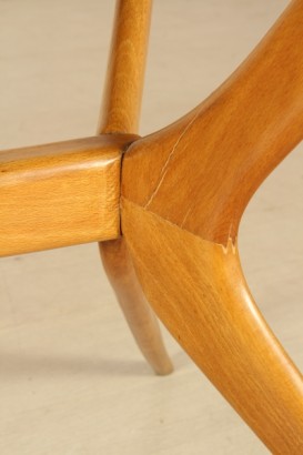 Tavolo anni 50, struttura in legno, legno di faggio, ricoperto in formica, buone condizioni