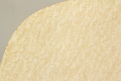 Tavolo anni 50, struttura in legno, legno di faggio, ricoperto in formica, buone condizioni