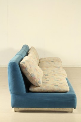 Divano "Saporiti", quattro elementi, imbottitura in espanso tessuto, discrete condizioni