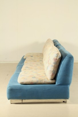 Divano "Saporiti", quattro elementi, imbottitura in espanso tessuto, discrete condizioni