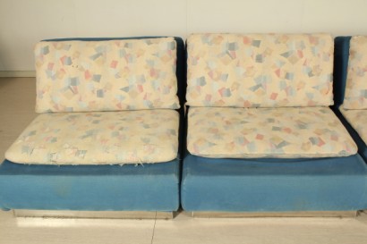 Divano "Saporiti", quattro elementi, imbottitura in espanso tessuto, discrete condizioni