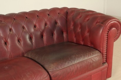 Divano in stile "Chesterfield, tre posti, imbottitura in espanso, similpelle, buone condizioni