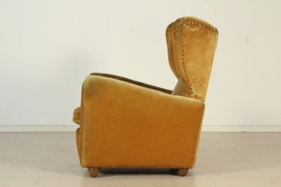 Poltrona anni 40-50, schienale reclinabile. imbottitura a molle, nastri metallici, rivestimento in velluto, discrete condizoni