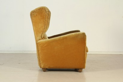 Poltrona anni 40-50, schienale reclinabile. imbottitura a molle, nastri metallici, rivestimento in velluto, discrete condizoni