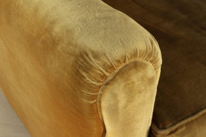 Poltrona anni 40-50, schienale reclinabile. imbottitura a molle, nastri metallici, rivestimento in velluto, discrete condizoni