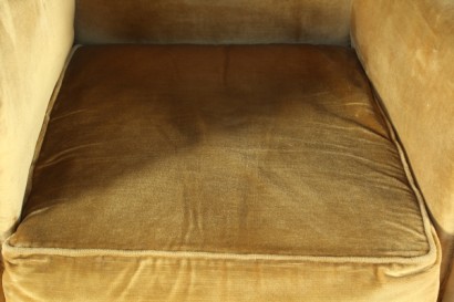 Poltrona anni 40-50, schienale reclinabile. imbottitura a molle, nastri metallici, rivestimento in velluto, discrete condizoni