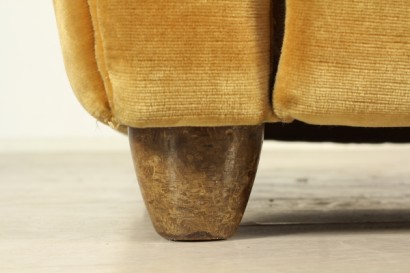 Poltrona anni 40-50, schienale reclinabile. imbottitura a molle, nastri metallici, rivestimento in velluto, discrete condizoni