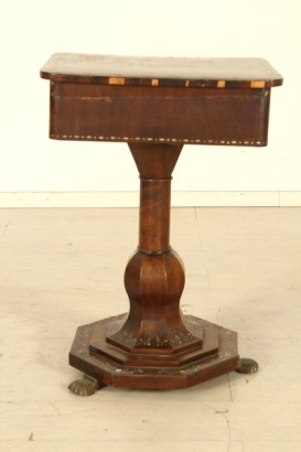 Work table, Central, octagonal base, baluster, legs, drawers, bins, brass, #antiquariatotavoli